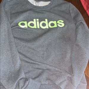 grey crewneck
